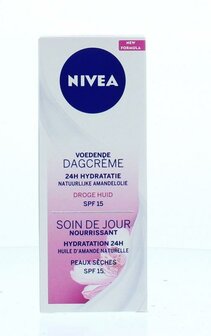 Essentials hydraterende dagcreme SPF15 droog/gev Nivea 50ml